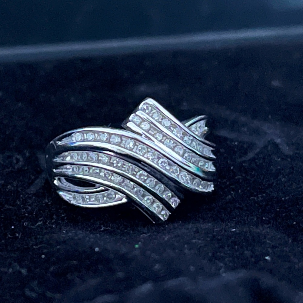 Sterling Silver 1/2 ct tw Round-Cut Bypass Diamond Ring💎💎💎Size 7!!!